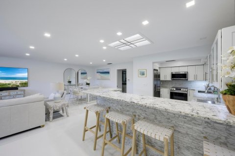 Condo in North Palm Beach, Florida, 2 bedrooms № 2242577 - photo 4