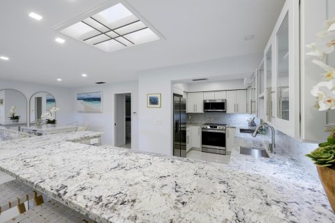 Condo in North Palm Beach, Florida, 2 bedrooms № 2242577 - photo 7