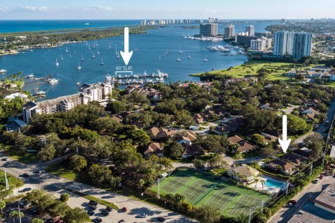 Condo in North Palm Beach, Florida, 2 bedrooms № 2242577 - photo 18