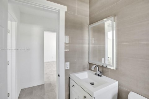 Casa en alquiler en Miami Beach, Florida, 2 dormitorios, 105.07 m2 № 1972247 - foto 23