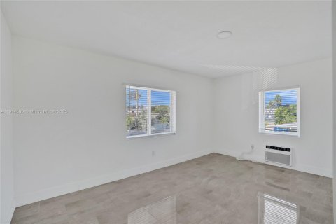 Casa en alquiler en Miami Beach, Florida, 2 dormitorios, 105.07 m2 № 1972247 - foto 10