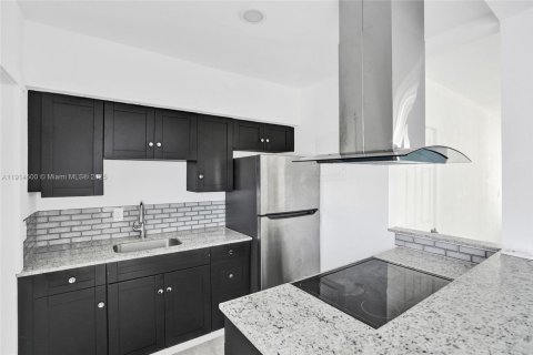 Casa en alquiler en Miami Beach, Florida, 2 dormitorios, 105.07 m2 № 1972247 - foto 15