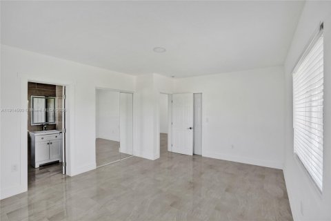 Casa en alquiler en Miami Beach, Florida, 2 dormitorios, 105.07 m2 № 1972247 - foto 18