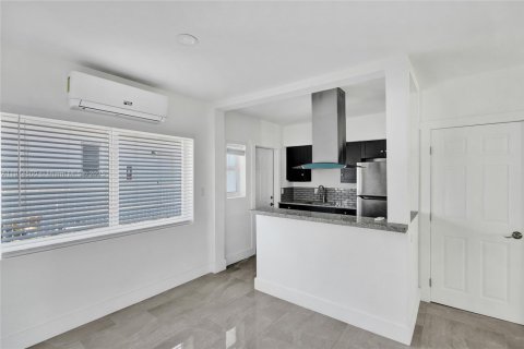 Casa en alquiler en Miami Beach, Florida, 2 dormitorios, 105.07 m2 № 1972247 - foto 13