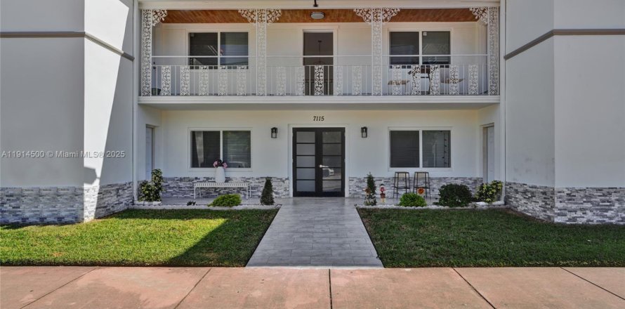 Casa en Miami Beach, Florida 2 dormitorios, 105.07 m2 № 1972247