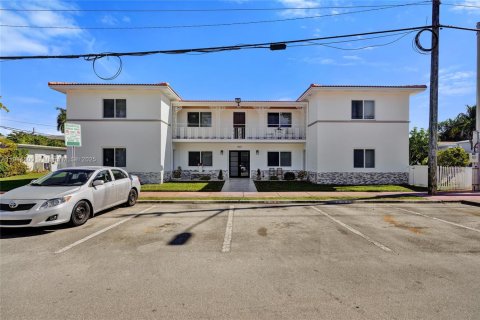 Casa en alquiler en Miami Beach, Florida, 2 dormitorios, 105.07 m2 № 1972247 - foto 3