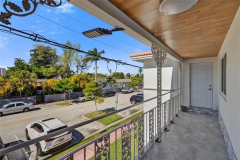 Casa en alquiler en Miami Beach, Florida, 2 dormitorios, 105.07 m2 № 1972247 - foto 6