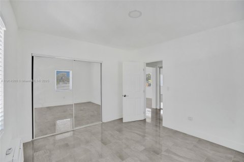 Casa en alquiler en Miami Beach, Florida, 2 dormitorios, 105.07 m2 № 1972247 - foto 20