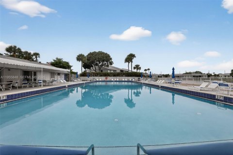 Copropriété à vendre à West Palm Beach, Floride: 2 chambres, 103.21 m2 № 2017935 - photo 24