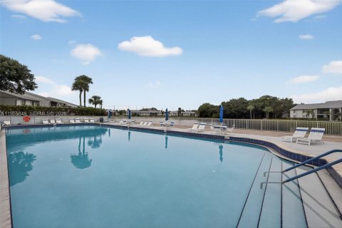 Copropriété à vendre à West Palm Beach, Floride: 2 chambres, 103.21 m2 № 2017935 - photo 25