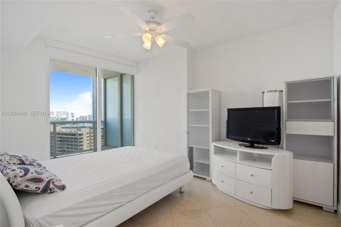 Condo in Hallandale Beach, Florida, 3 bedrooms  № 2339852 - photo 17