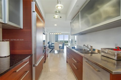 Condo in Hallandale Beach, Florida, 3 bedrooms  № 2339852 - photo 5