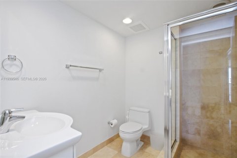 Condo in Hallandale Beach, Florida, 3 bedrooms  № 2339852 - photo 10