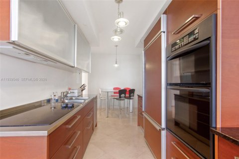 Condo in Hallandale Beach, Florida, 3 bedrooms  № 2339852 - photo 8
