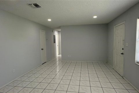 Villa ou maison à louer à Kissimmee, Floride: 2 chambres, 92.9 m2 № 2406234 - photo 4