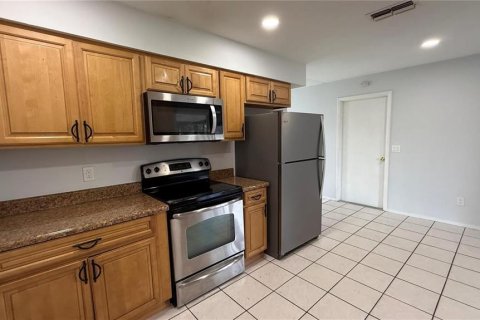 Villa ou maison à louer à Kissimmee, Floride: 2 chambres, 92.9 m2 № 2406234 - photo 8