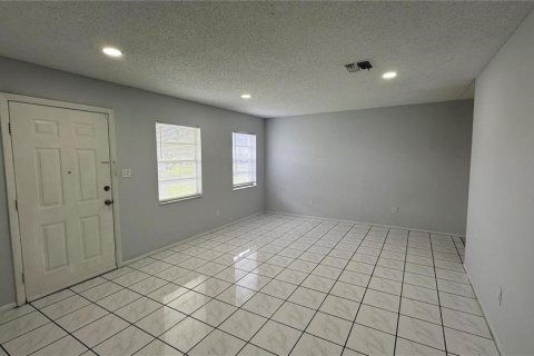Villa ou maison à louer à Kissimmee, Floride: 2 chambres, 92.9 m2 № 2406234 - photo 3