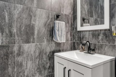 Townhouse in Doral, Florida 3 bedrooms, 131.92 sq.m. № 2027450 - photo 7