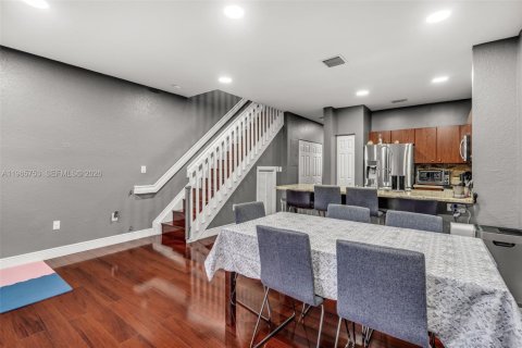 Townhouse in Doral, Florida 3 bedrooms, 131.92 sq.m. № 2027450 - photo 10