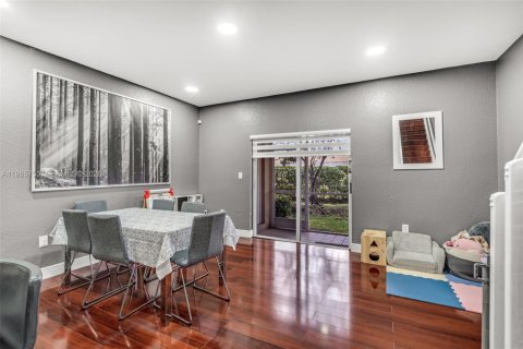 Townhouse in Doral, Florida 3 bedrooms, 131.92 sq.m. № 2027450 - photo 9
