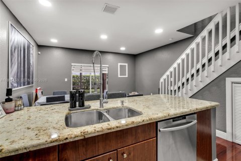 Townhouse in Doral, Florida 3 bedrooms, 131.92 sq.m. № 2027450 - photo 14