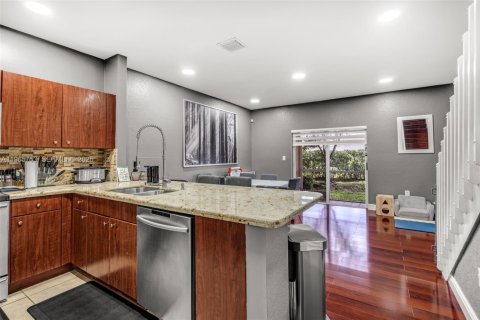 Townhouse in Doral, Florida 3 bedrooms, 131.92 sq.m. № 2027450 - photo 8