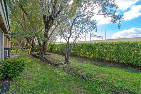 Townhouse in Doral, Florida 3 bedrooms, 131.92 sq.m. № 2027450 - photo 29
