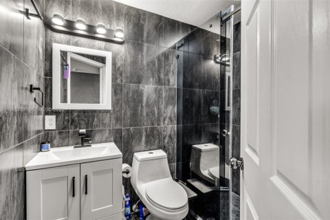 Townhouse in Doral, Florida 3 bedrooms, 131.92 sq.m. № 2027450 - photo 24