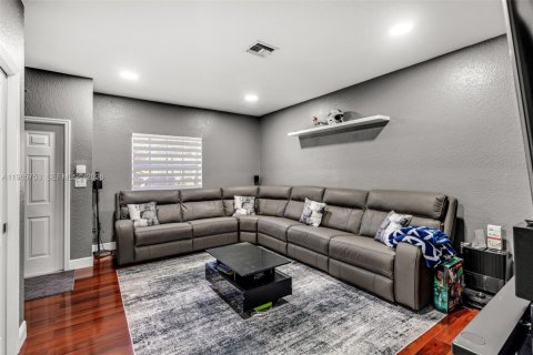 Townhouse in Doral, Florida 3 bedrooms, 131.92 sq.m. № 2027450 - photo 5