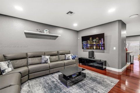 Townhouse in Doral, Florida 3 bedrooms, 131.92 sq.m. № 2027450 - photo 4