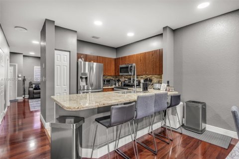 Townhouse in Doral, Florida 3 bedrooms, 131.92 sq.m. № 2027450 - photo 12
