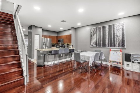 Townhouse in Doral, Florida 3 bedrooms, 131.92 sq.m. № 2027450 - photo 11