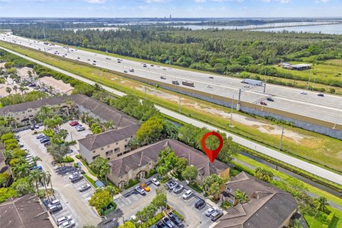 Townhouse in Doral, Florida 3 bedrooms, 131.92 sq.m. № 2027450 - photo 30