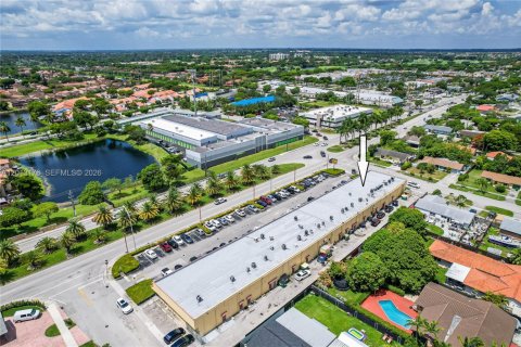 Propiedad comercial en venta en Miami, Florida № 2075543 - foto 2