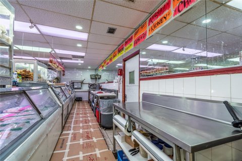 Propiedad comercial en venta en Miami, Florida № 2075543 - foto 19