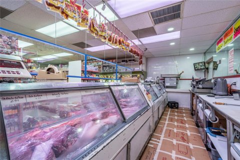 Propiedad comercial en venta en Miami, Florida № 2075543 - foto 20