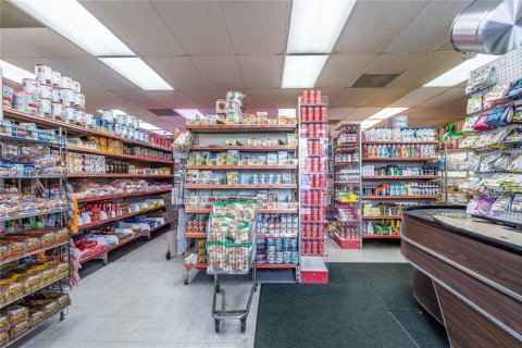 Propiedad comercial en venta en Miami, Florida № 2075543 - foto 10
