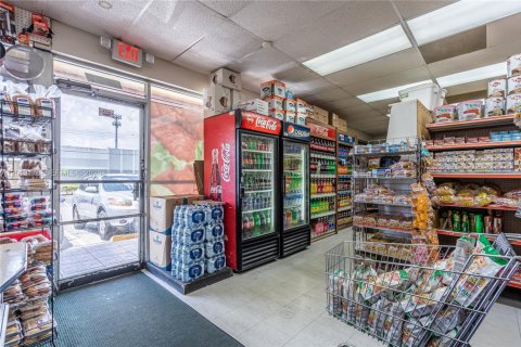 Propiedad comercial en venta en Miami, Florida № 2075543 - foto 3