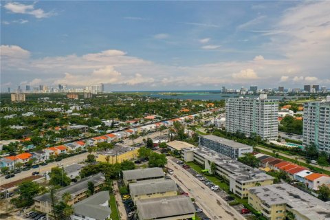 Condominio en alquiler en North Miami, Florida, 2 dormitorios, 113.71 m2 № 1991869 - foto 15
