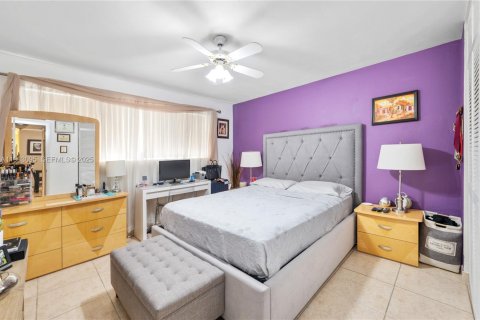 Condominio en alquiler en North Miami, Florida, 2 dormitorios, 113.71 m2 № 1991869 - foto 4