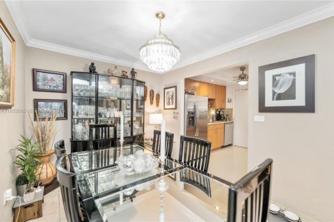 Condominio en alquiler en North Miami, Florida, 2 dormitorios, 113.71 m2 № 1991869 - foto 8