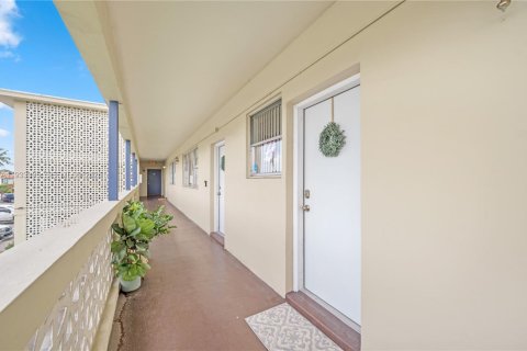 Condominio en alquiler en North Miami, Florida, 2 dormitorios, 113.71 m2 № 1991869 - foto 12