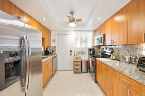 Condominio en alquiler en North Miami, Florida, 2 dormitorios, 113.71 m2 № 1991869 - foto 9