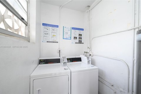 Condominio en alquiler en North Miami, Florida, 2 dormitorios, 113.71 m2 № 1991869 - foto 13