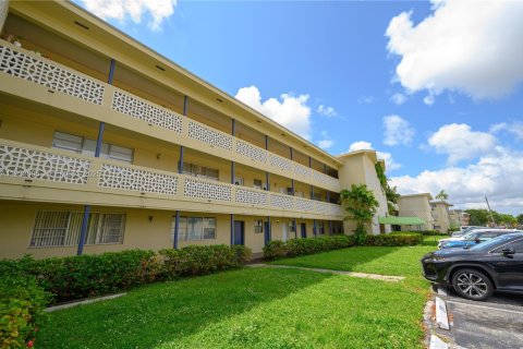 Condominio en alquiler en North Miami, Florida, 2 dormitorios, 113.71 m2 № 1991869 - foto 14