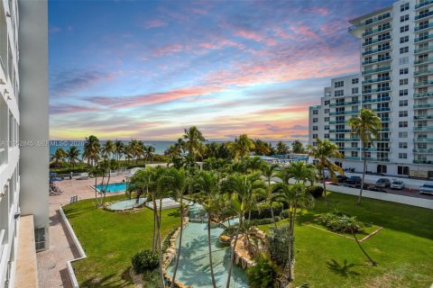 Купить кондоминиум в Майами-Бич, Флорида 2 спальни, 101.91м2, № 2008271 - фото 8