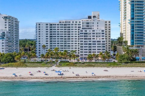 Кондоминиум с 2 спальнями в Майами-Бич, Флорида № 2008271