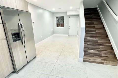 Touwnhouse à louer à Fort Lauderdale, Floride: 3 chambres, 171.87 m2 № 2001209 - photo 2