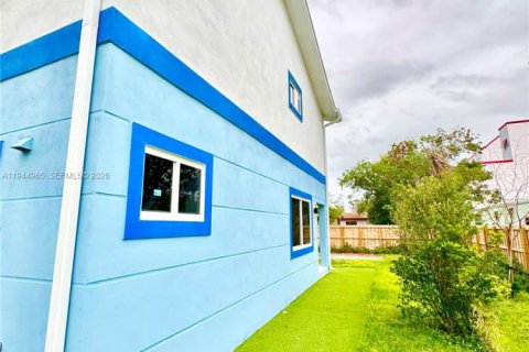 Touwnhouse à louer à Fort Lauderdale, Floride: 3 chambres, 171.87 m2 № 2001209 - photo 23