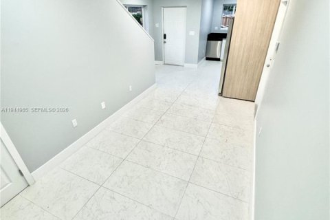 Touwnhouse à louer à Fort Lauderdale, Floride: 3 chambres, 171.87 m2 № 2001209 - photo 6